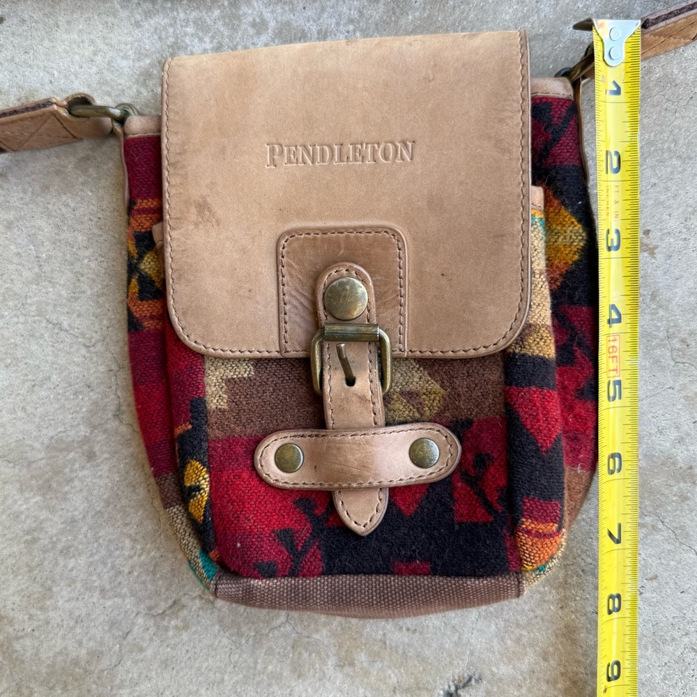 Pendleton Southwest Print Crossbody Bag - Picture 3 of 7